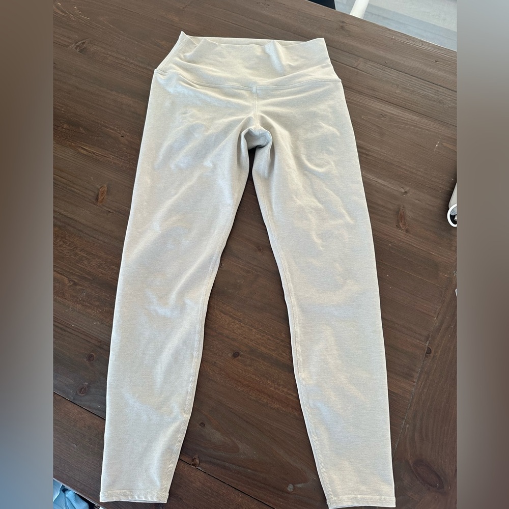 ALO Yoga High-Waist Leggings in Light Gray